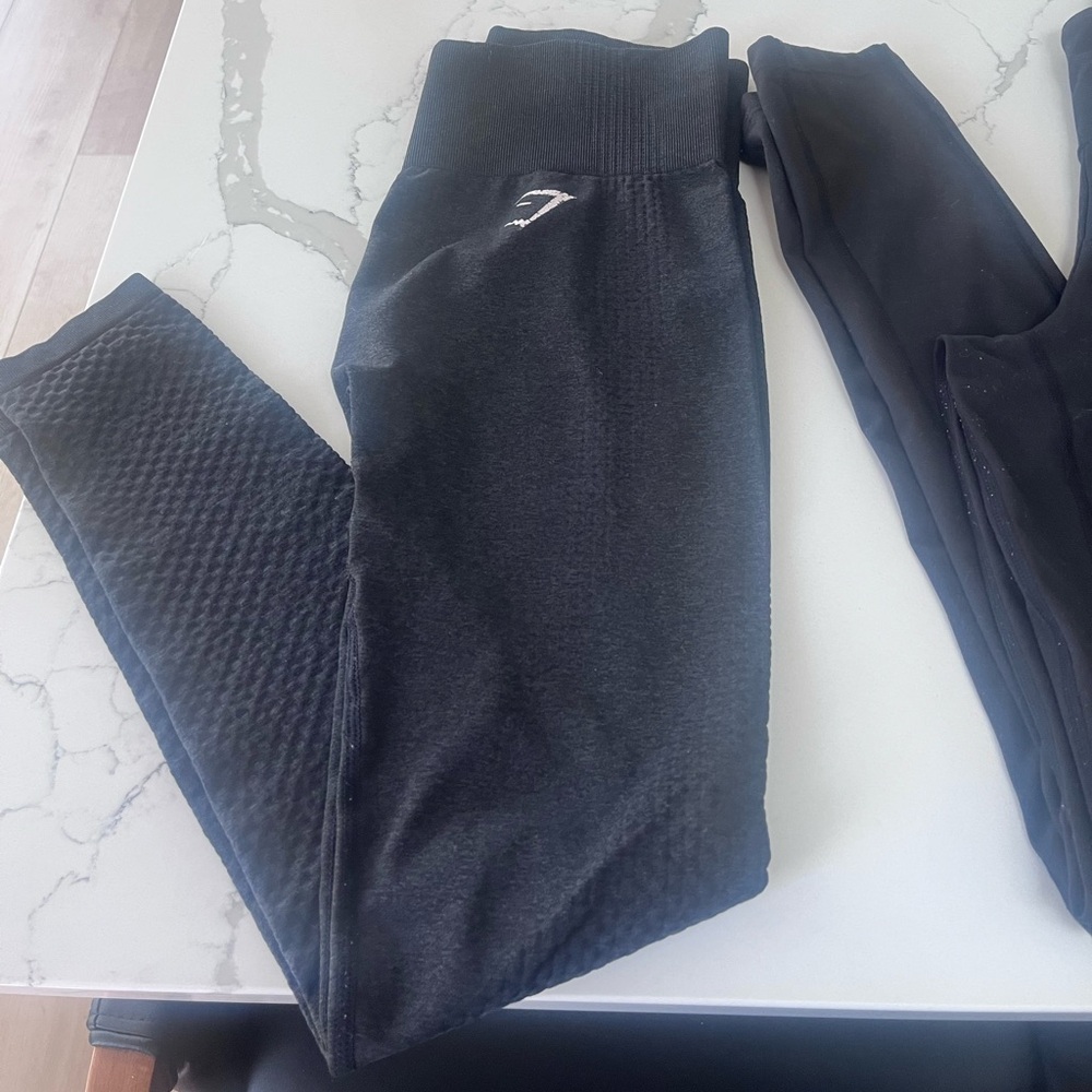 Women’s black gym shark leggings